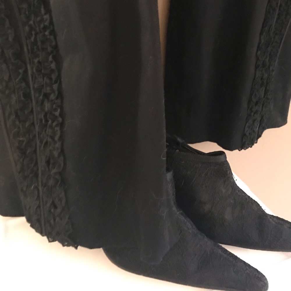 Cache Black Bottom Flare w/ Ruffle Design Pants